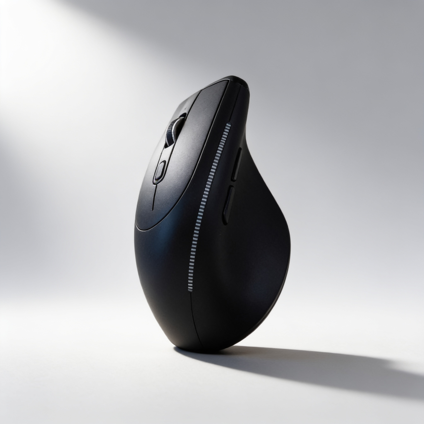Smartsitters Ergonomic Vertical Mouse — studio hero